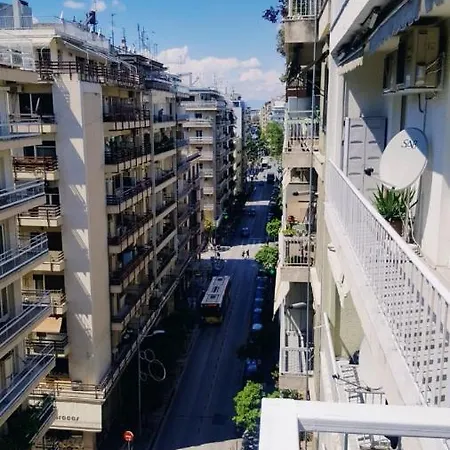 Luxurious City Center Flat Near The Waterfront * 塞萨洛尼基